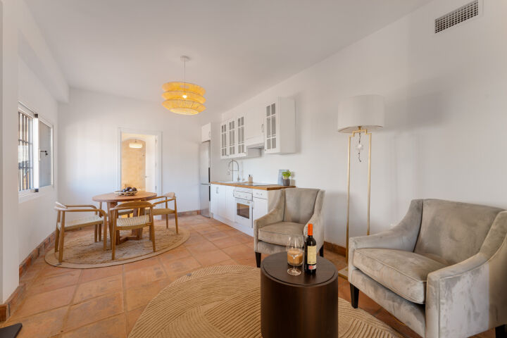 Villa Esencia - Villa de Lujo Renovada con Vistas al Mar en El Madroñal, Benahavís