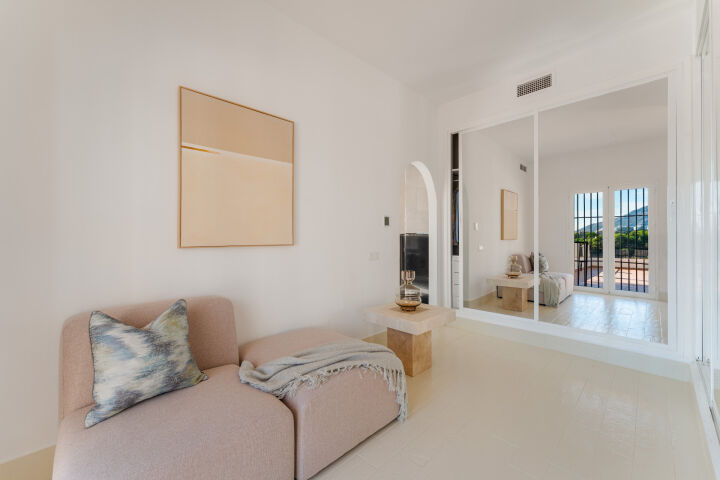 Villa Esencia - Villa de Lujo Renovada con Vistas al Mar en El Madroñal, Benahavís