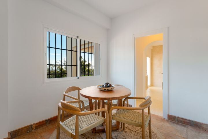 Villa Esencia - Villa de Lujo Renovada con Vistas al Mar en El Madroñal, Benahavís