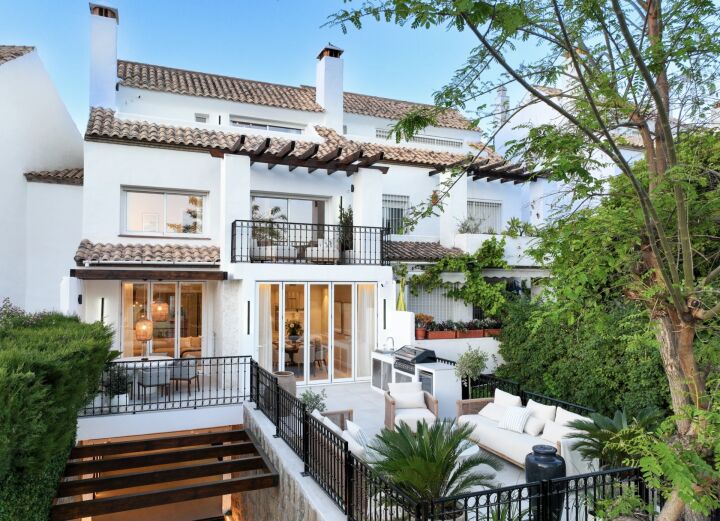 Casa Marisal - Stylish Townhouse with Sea Views in Marbella’s Golden Mile