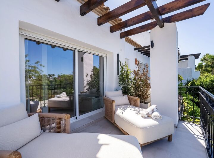 Casa Marisal - Stylish Townhouse with Sea Views in Marbella’s Golden Mile