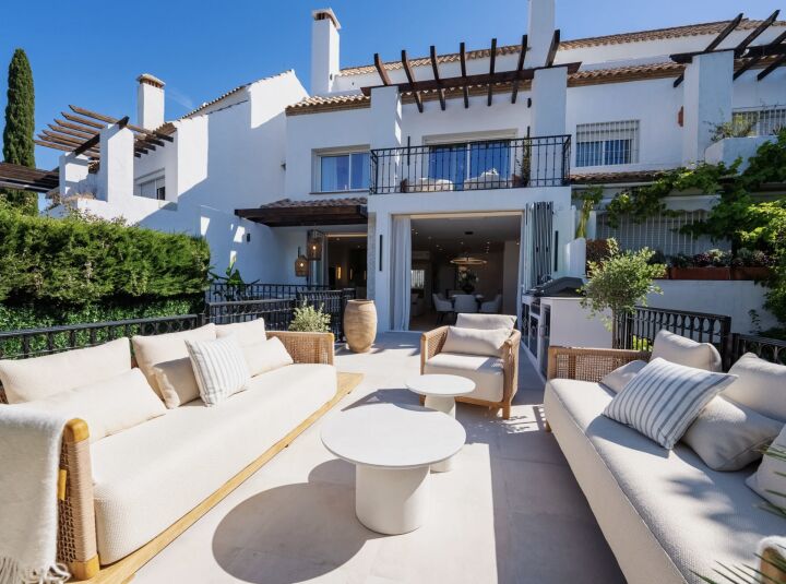 Casa Marisal - Stylish Townhouse with Sea Views in Marbella’s Golden Mile