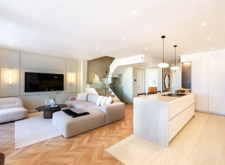 Casa Marisal - Stylish Townhouse with Sea Views in Marbella’s Golden Mile