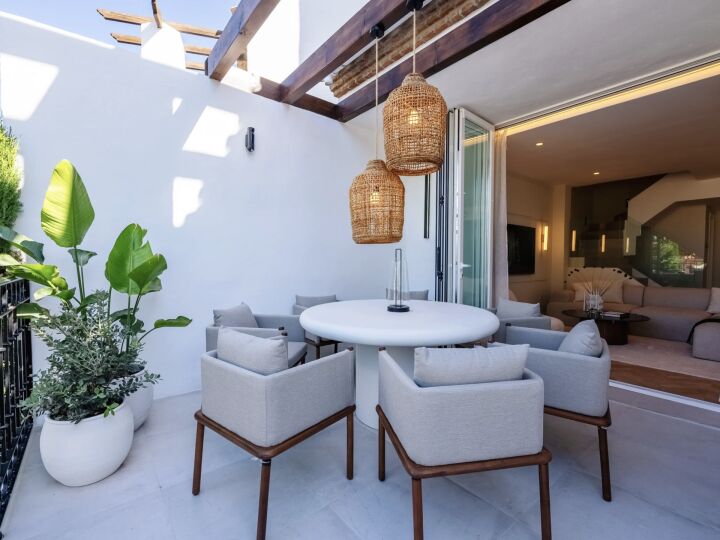 Casa Marisal - Stylish Townhouse with Sea Views in Marbella’s Golden Mile