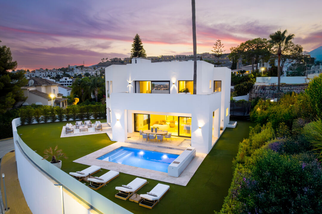 Villa Solara - Contemporary Luxury Villa with Frontline Golf Views in Benahavis
