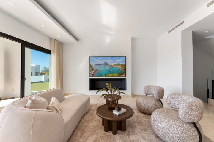 Villa Solara - Contemporary Luxury Villa with Frontline Golf Views in Benahavis