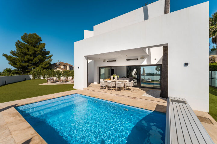 Villa Solara - Contemporary Luxury Villa with Frontline Golf Views in Benahavis