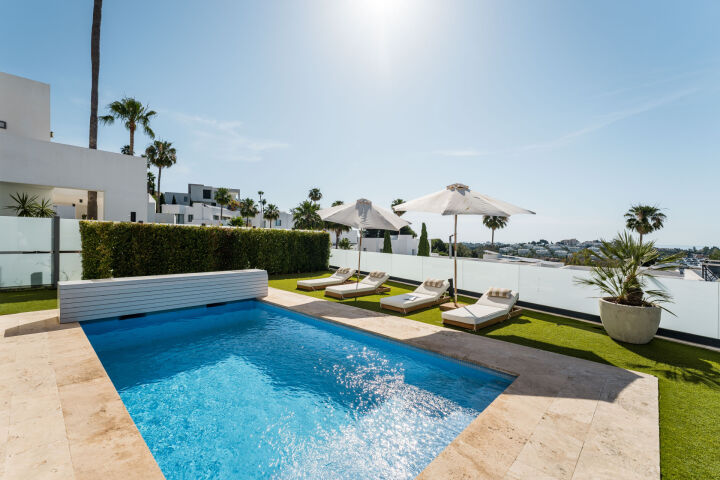 Villa Solara - Contemporary Luxury Villa with Frontline Golf Views in Benahavis