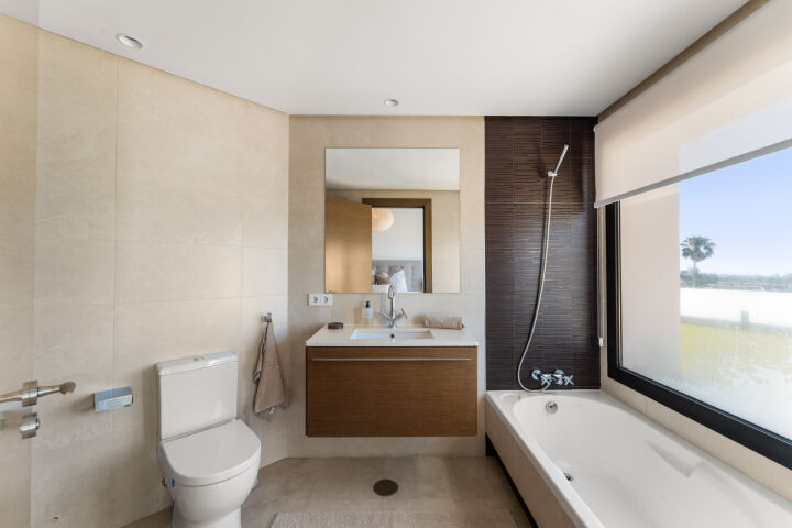 Villa Solara - Contemporary Luxury Villa with Frontline Golf Views in Benahavis