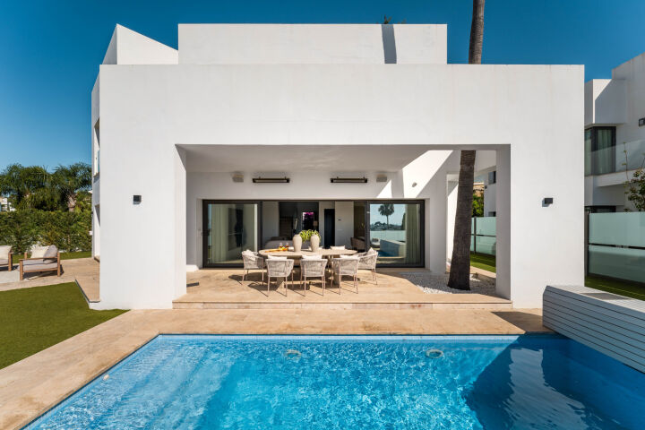 Villa Solara - Contemporary Luxury Villa with Frontline Golf Views in Benahavis