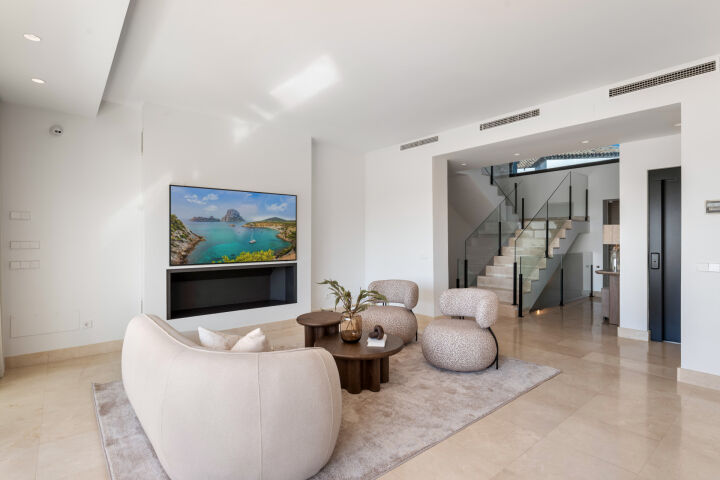 Villa Solara - Contemporary Luxury Villa with Frontline Golf Views in Benahavis