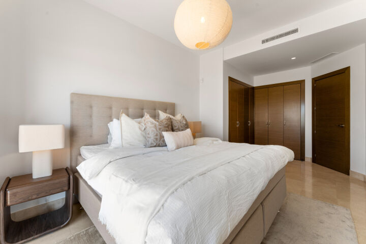 Villa Solara - Contemporary Luxury Villa with Frontline Golf Views in Benahavis