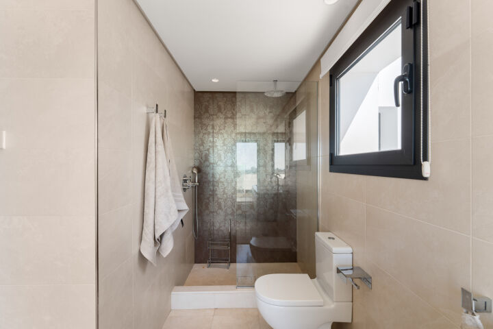 Villa Solara - Contemporary Luxury Villa with Frontline Golf Views in Benahavis