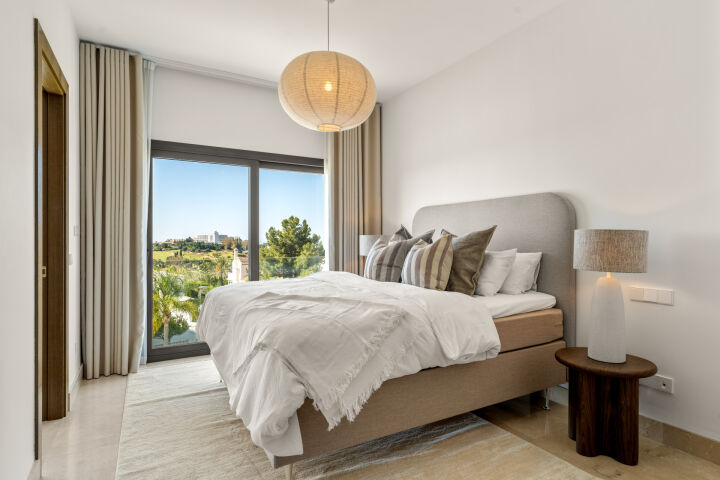 Villa Solara - Contemporary Luxury Villa with Frontline Golf Views in Benahavis