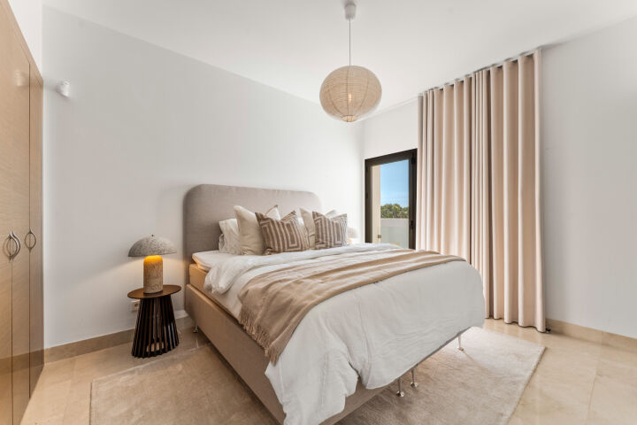 Villa Solara - Contemporary Luxury Villa with Frontline Golf Views in Benahavis