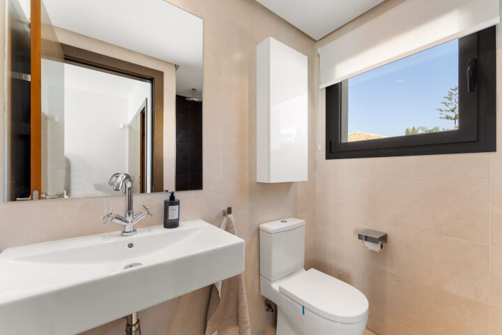 Villa Solara - Contemporary Luxury Villa with Frontline Golf Views in Benahavis