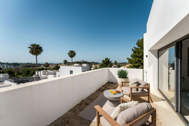 Villa Solara - Contemporary Luxury Villa with Frontline Golf Views in Benahavis