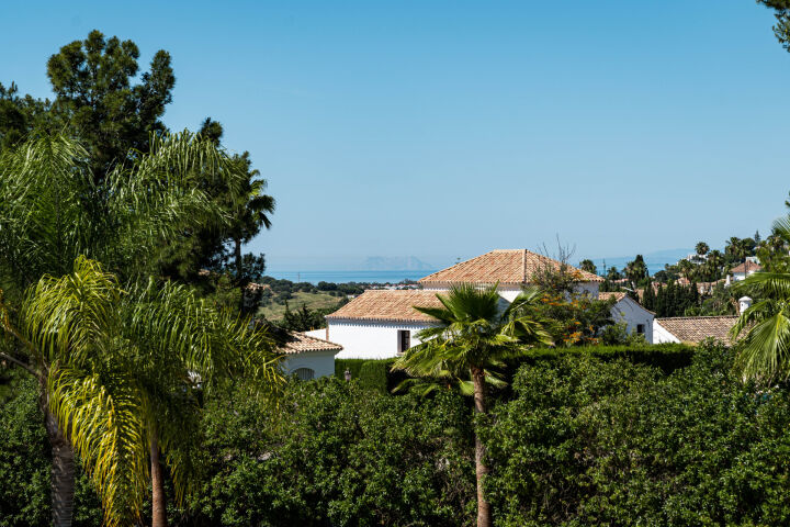 Villa Solara - Contemporary Luxury Villa with Frontline Golf Views in Benahavis