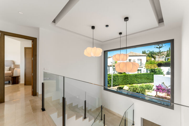 Villa Solara - Contemporary Luxury Villa with Frontline Golf Views in Benahavis