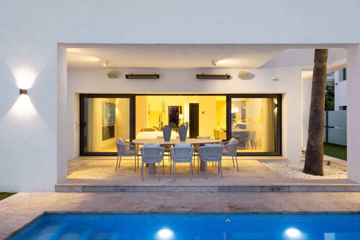 Villa Solara - Contemporary Luxury Villa with Frontline Golf Views in Benahavis