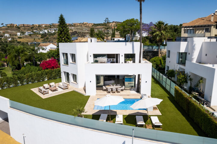 Villa Solara - Contemporary Luxury Villa with Frontline Golf Views in Benahavis