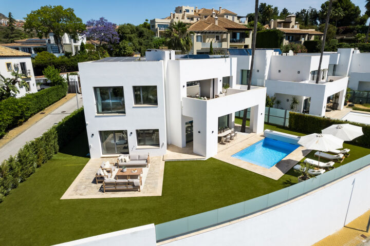 Villa Solara - Contemporary Luxury Villa with Frontline Golf Views in Benahavis