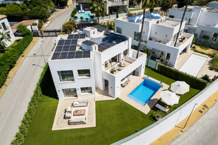 Villa Solara - Contemporary Luxury Villa with Frontline Golf Views in Benahavis