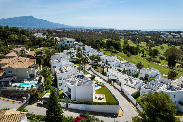 Villa Solara - Contemporary Luxury Villa with Frontline Golf Views in Benahavis
