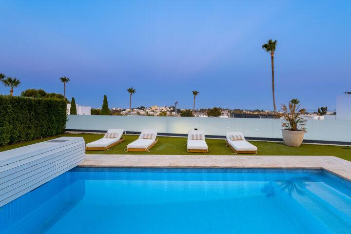 Villa Solara - Contemporary Luxury Villa with Frontline Golf Views in Benahavis