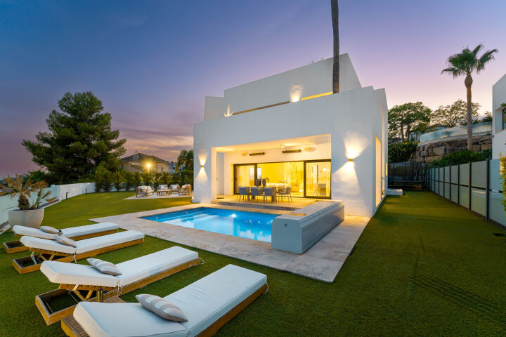 Villa Solara - Contemporary Luxury Villa with Frontline Golf Views in Benahavis