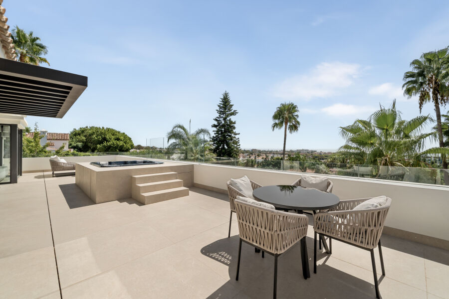 Casa Palmeras - Exceptional Property in El Paraiso