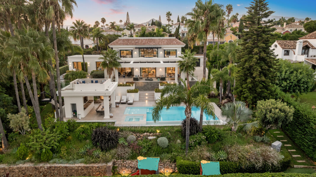 Casa Palmeras - Exceptional Property in El Paraiso