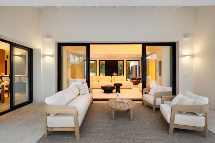 Villa Aria - Contemporary Beachside Villa in San Pedro de Alcantara