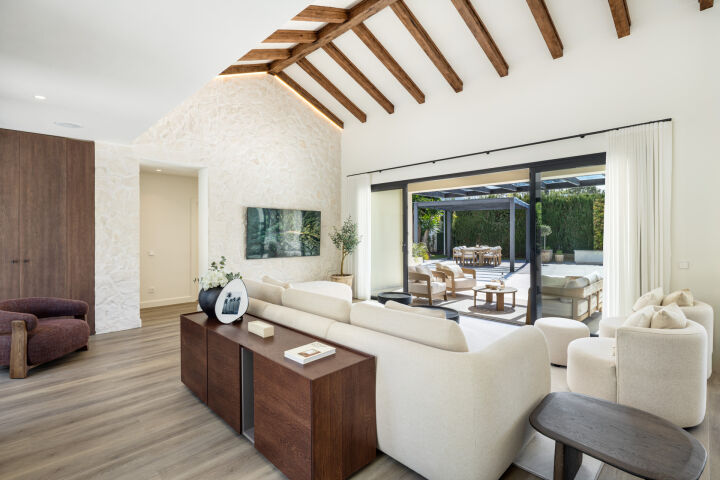 Villa Aria - Contemporary Beachside Villa in San Pedro de Alcantara