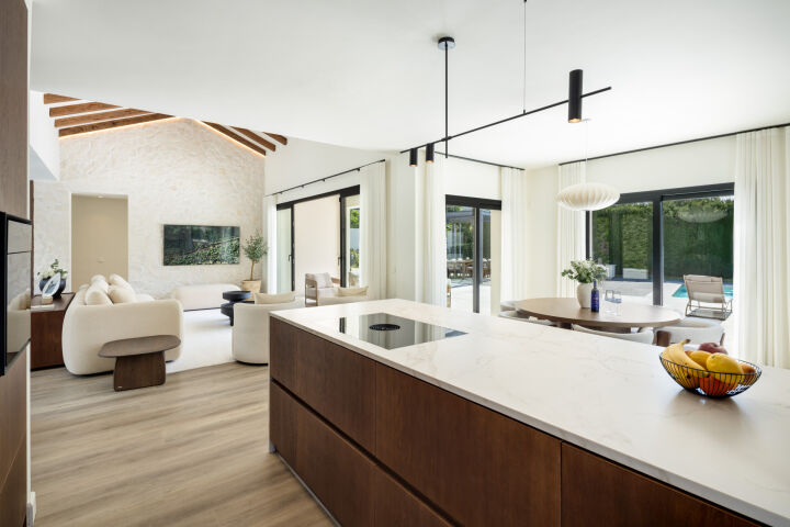 Villa Aria - Contemporary Beachside Villa in San Pedro de Alcantara