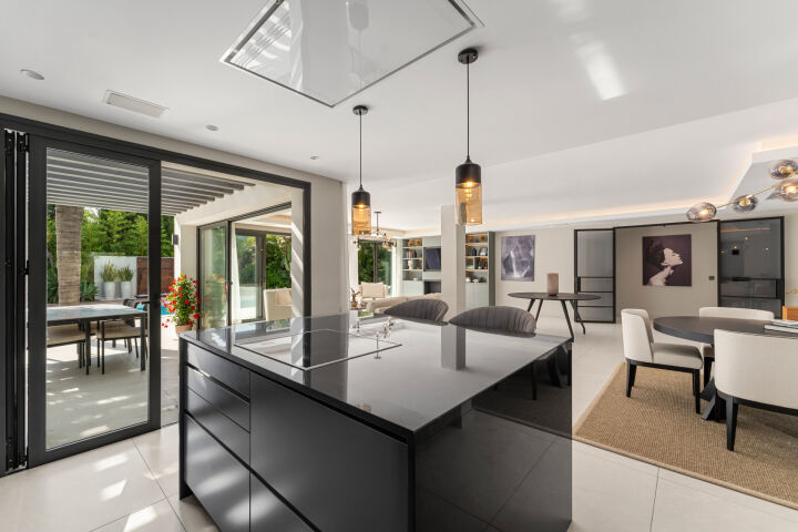 Villa Pacific - A Private Luxury Retreat in Las Brisas, Nueva Andalucia