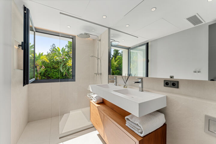 Villa Pacific - A Private Luxury Retreat in Las Brisas, Nueva Andalucia