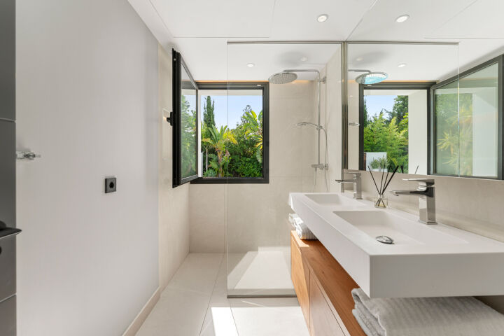 Villa Pacific - A Private Luxury Retreat in Las Brisas, Nueva Andalucia