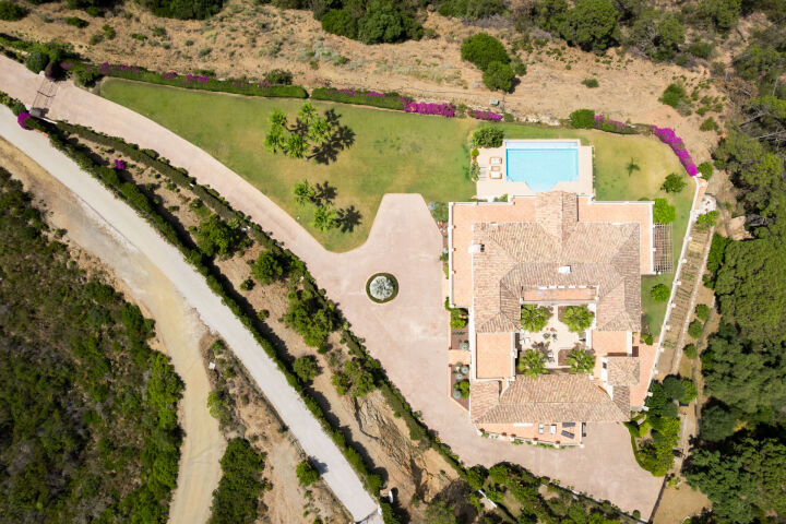 Villa Karolina - Elegant Estate with Breathtaking Sea Views in Estepona