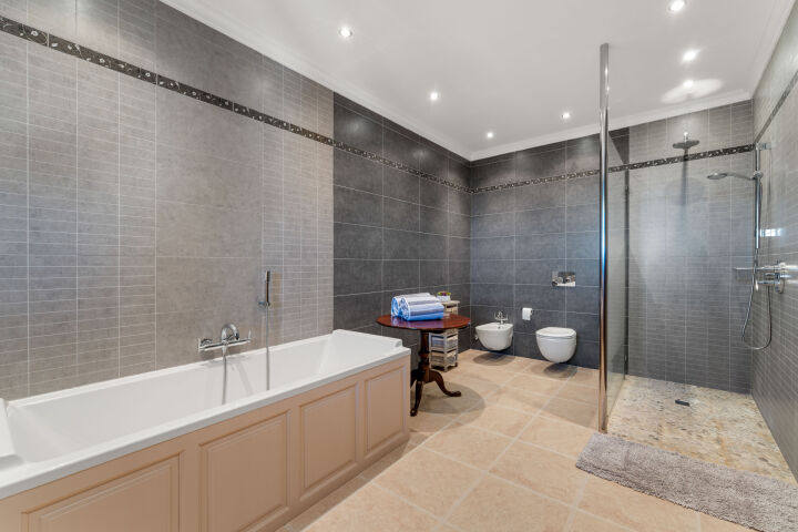 Villa Karolina - Elegant Estate with Breathtaking Sea Views in Estepona