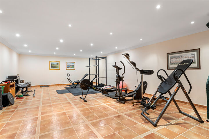 Villa Karolina - Elegant Estate with Breathtaking Sea Views in Estepona