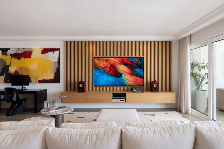 Apartment Los Granados - Luxury Renovated Apartment Steps from the Beach in Nueva Andalucía