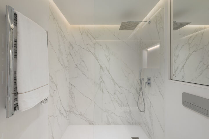 Apartment Los Granados - Luxury Renovated Apartment Steps from the Beach in Nueva Andalucía
