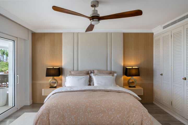 Apartment Los Granados - Luxury Renovated Apartment Steps from the Beach in Nueva Andalucía