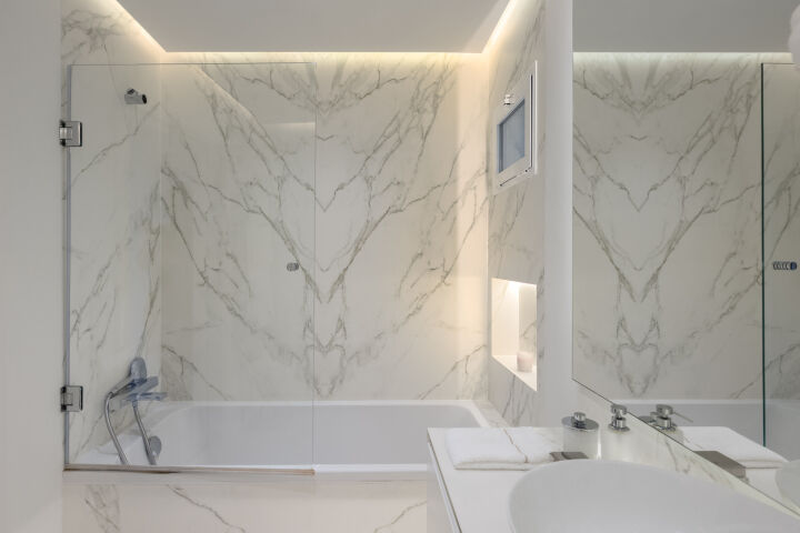 Apartment Los Granados - Luxury Renovated Apartment Steps from the Beach in Nueva Andalucía