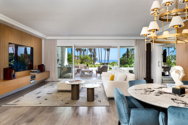 Apartment Los Granados - Luxury Renovated Apartment Steps from the Beach in Nueva Andalucía