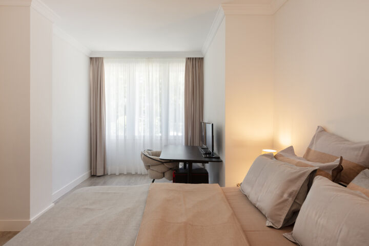 Apartment Los Granados - Luxury Renovated Apartment Steps from the Beach in Nueva Andalucía