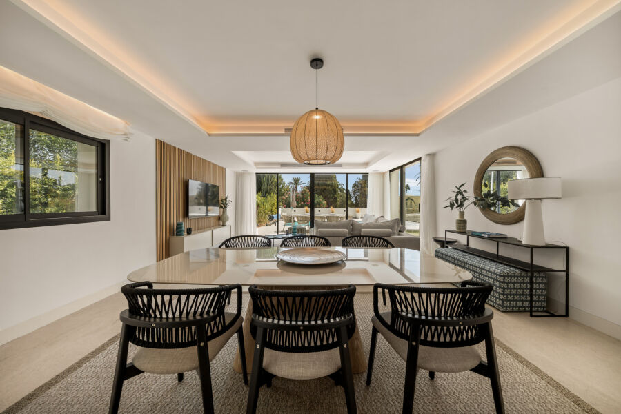 Casa Calas - Modern Home in El Paraiso