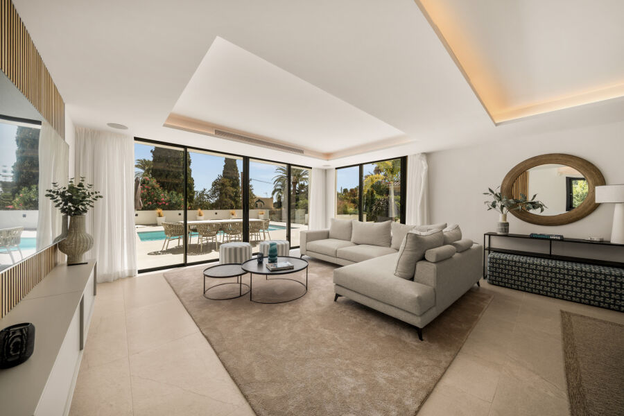 Casa Calas - Modern Home in El Paraiso