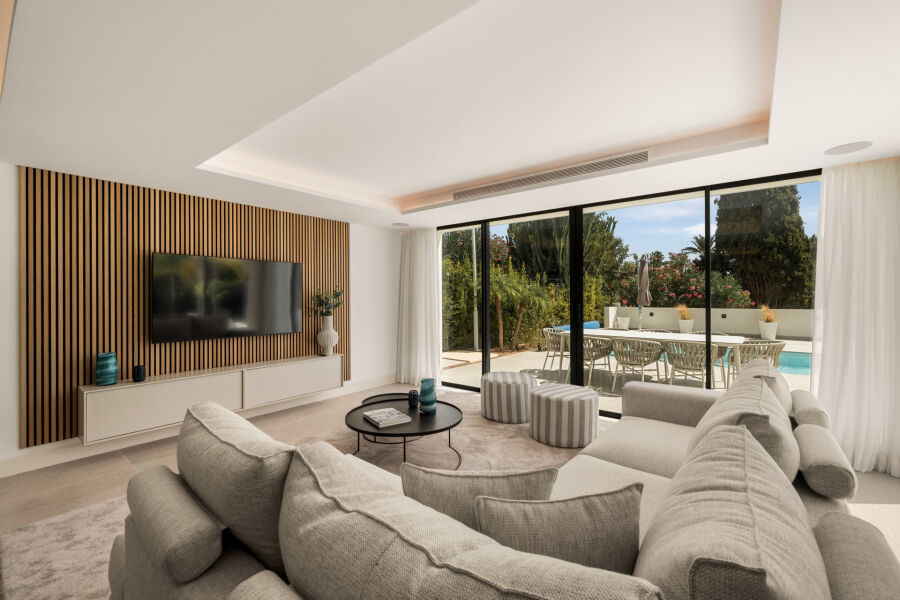 Casa Calas - Modern Home in El Paraiso
